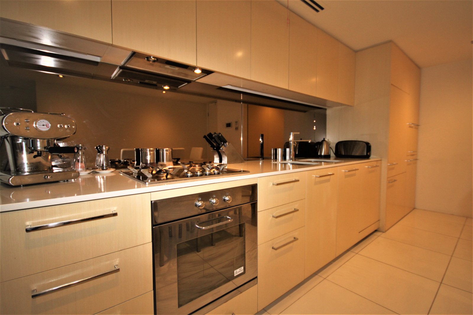 Gallery: 208/576-578 St Kilda Road