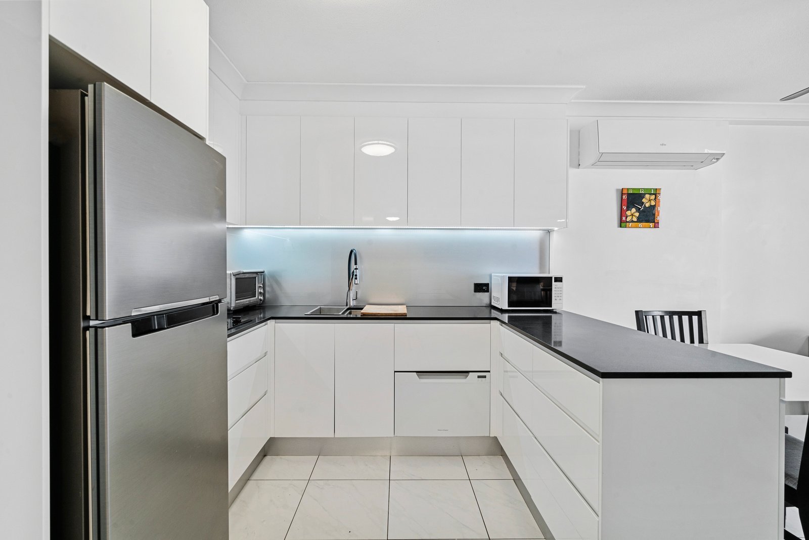 208/99 Griffith Street COOLANGATTA 2