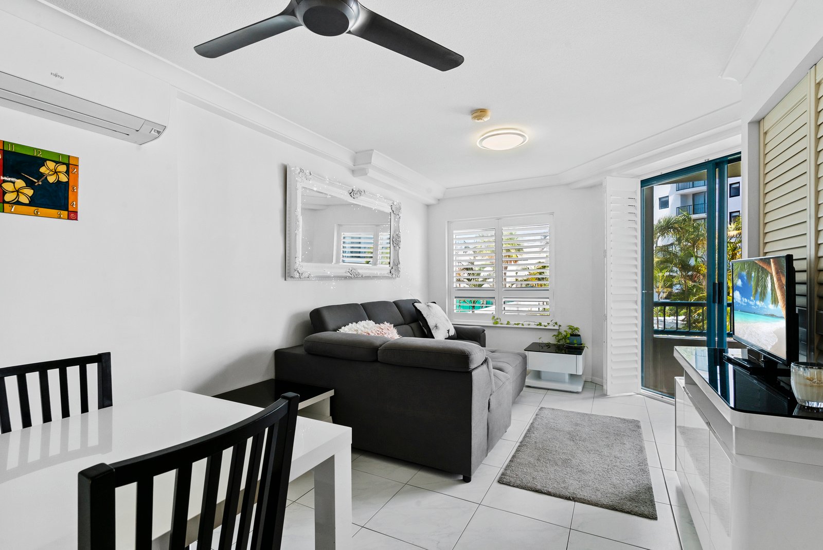 208/99 Griffith Street COOLANGATTA 3
