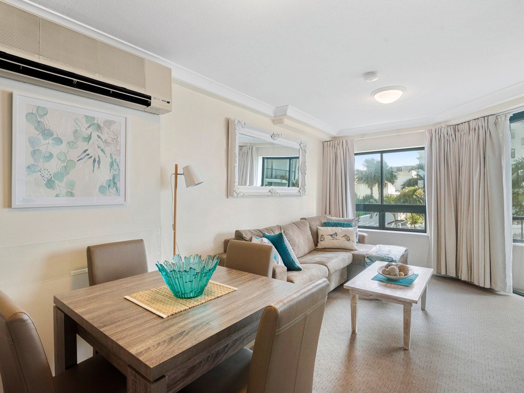 208/99 Griffith Street COOLANGATTA 2
