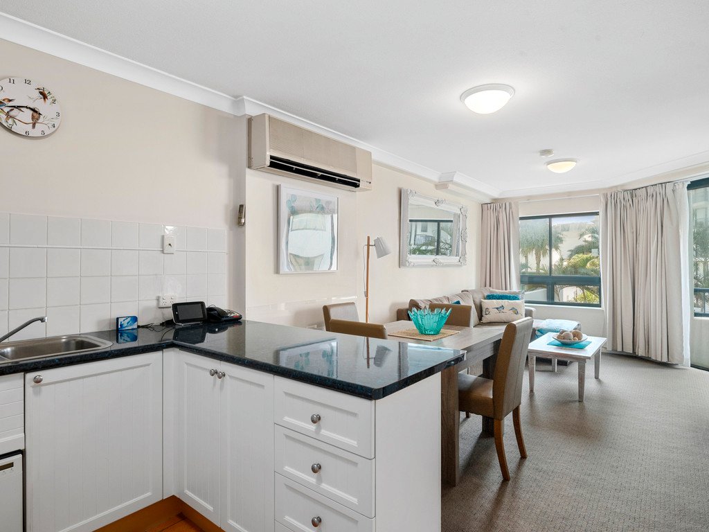 208/99 Griffith Street COOLANGATTA 4