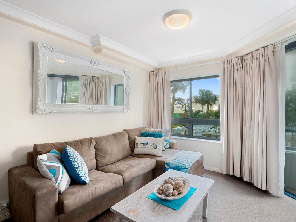 208/99 Griffith Street COOLANGATTA 6