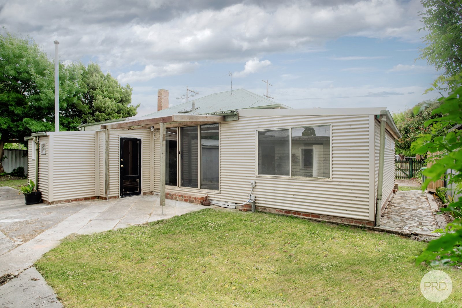 209 Rubicon Street SEBASTOPOL 14