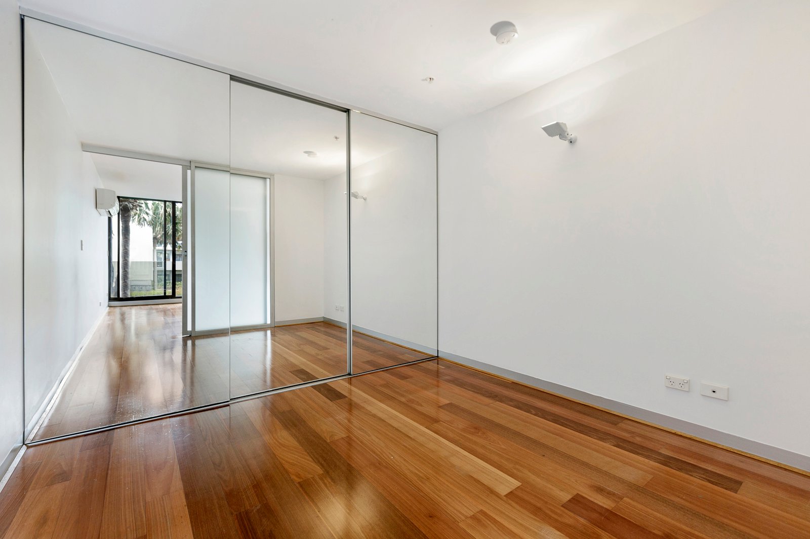 Gallery: 209/2 Rouse Street