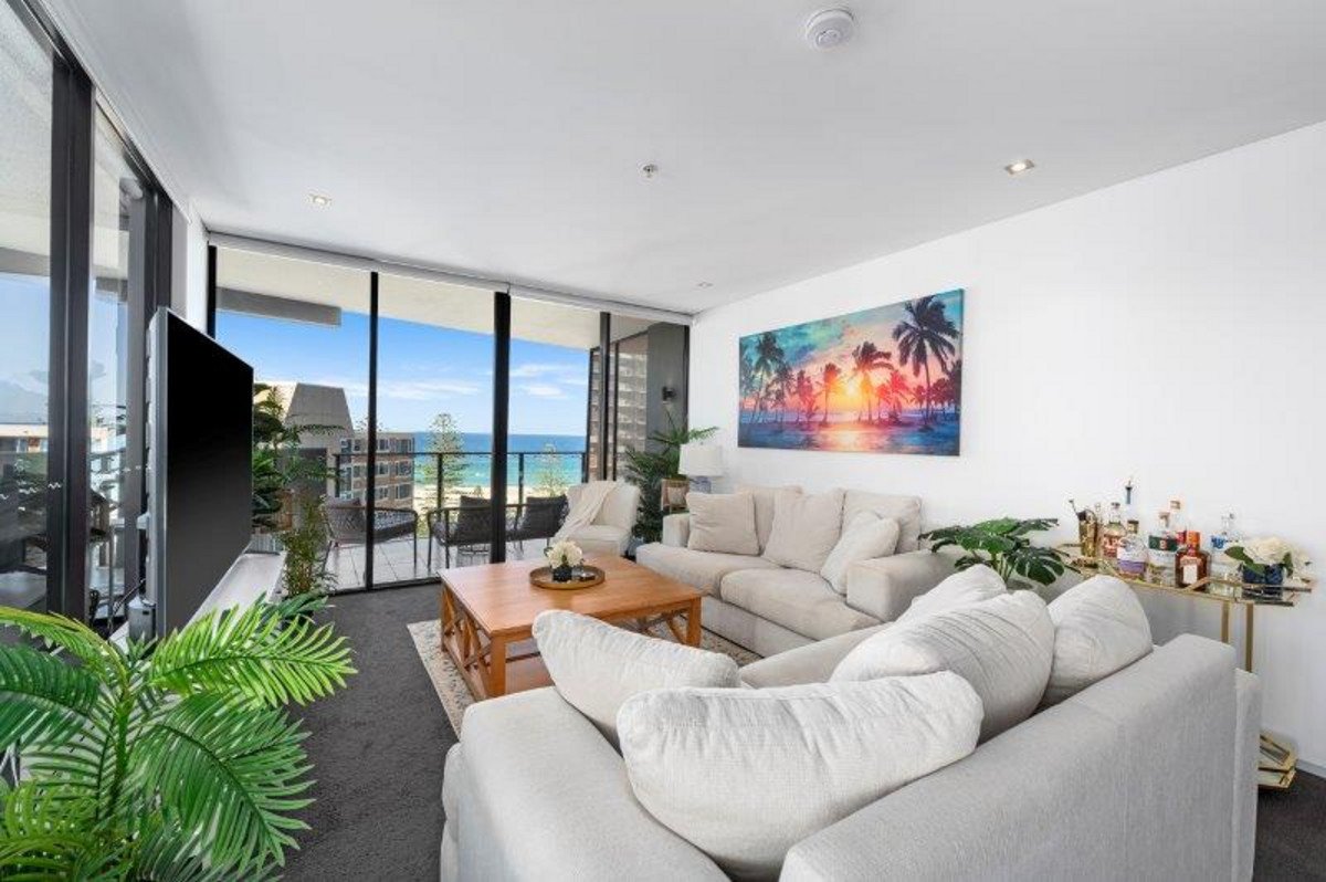 2094/2-14 The Esplanade Burleigh Heads 5