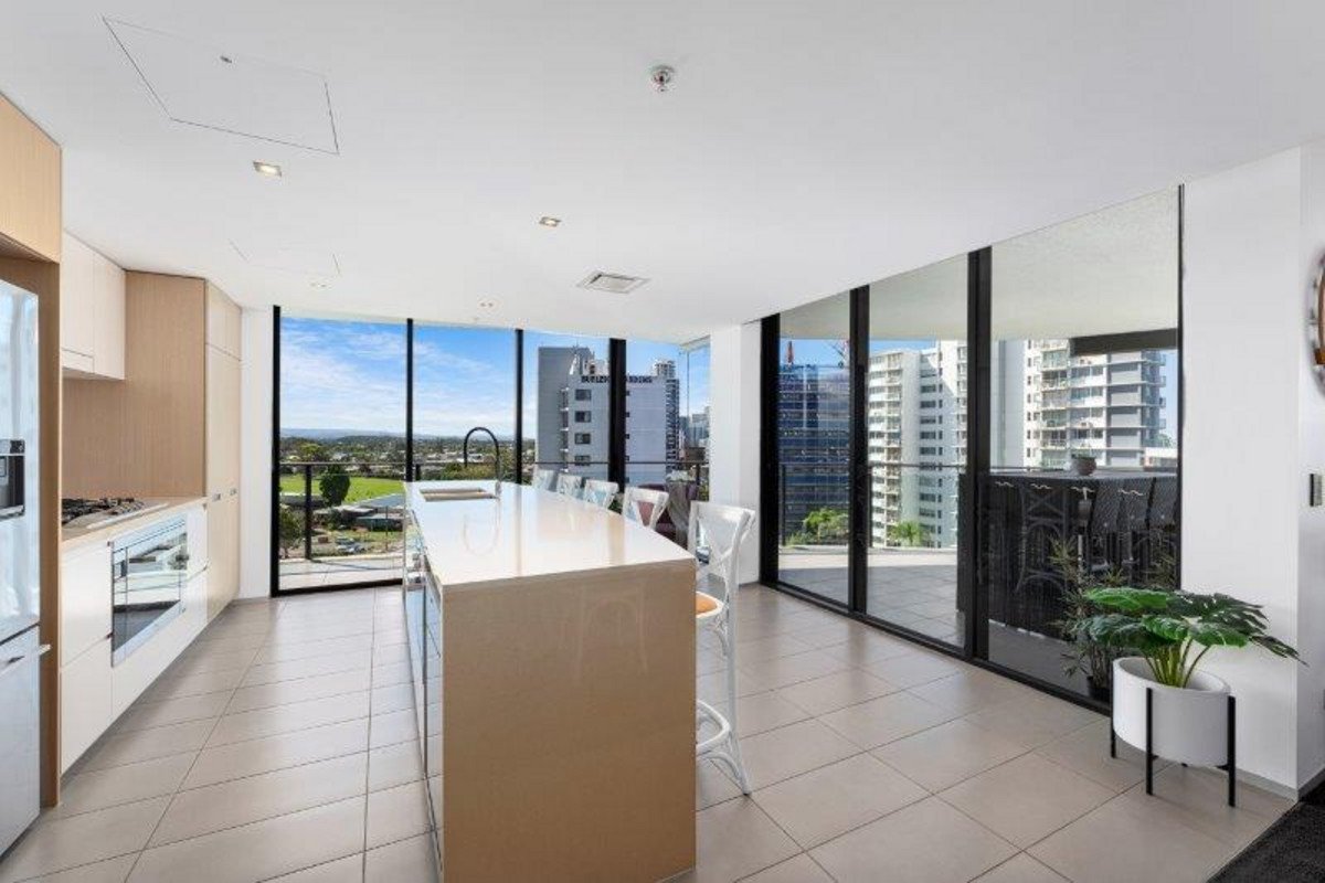2094/2-14 The Esplanade Burleigh Heads 8