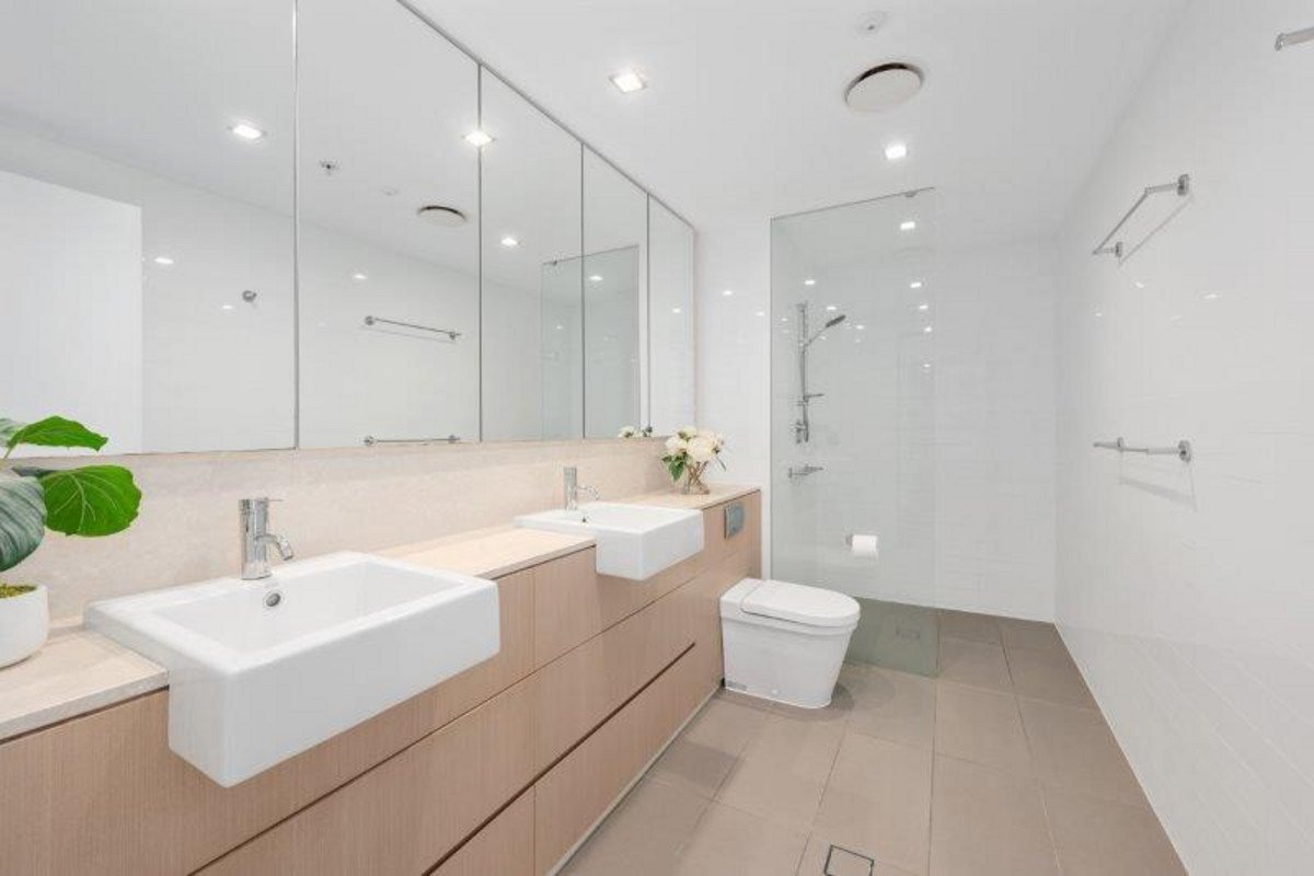 2094/2-14 The Esplanade Burleigh Heads 13