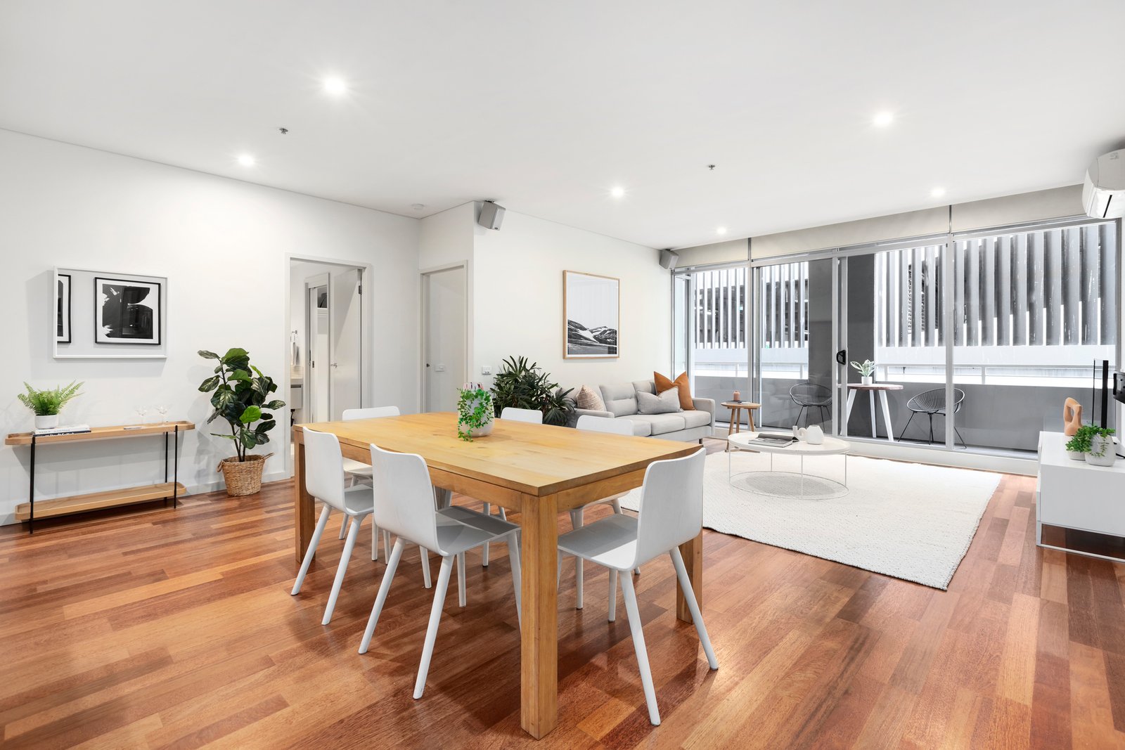 Gallery: 209G/93 Dow Street