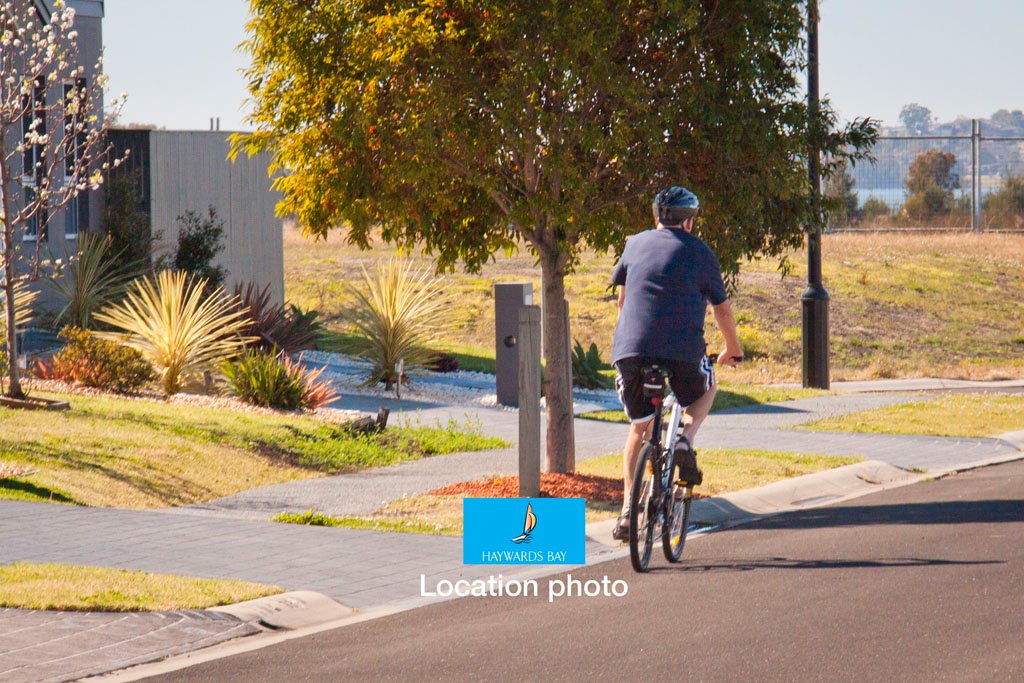 20a & 20b Tallawarra Cres  HAYWARDS BAY 4