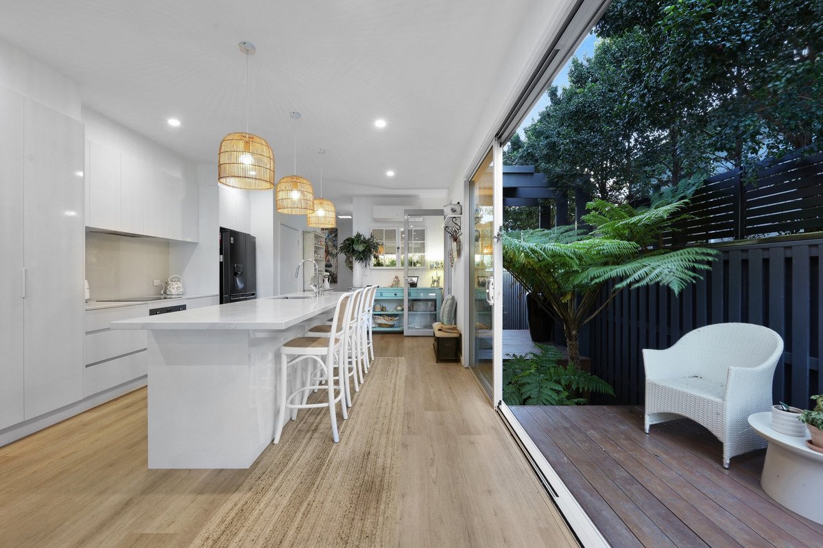 20a Sunshine Parade MIAMI 3