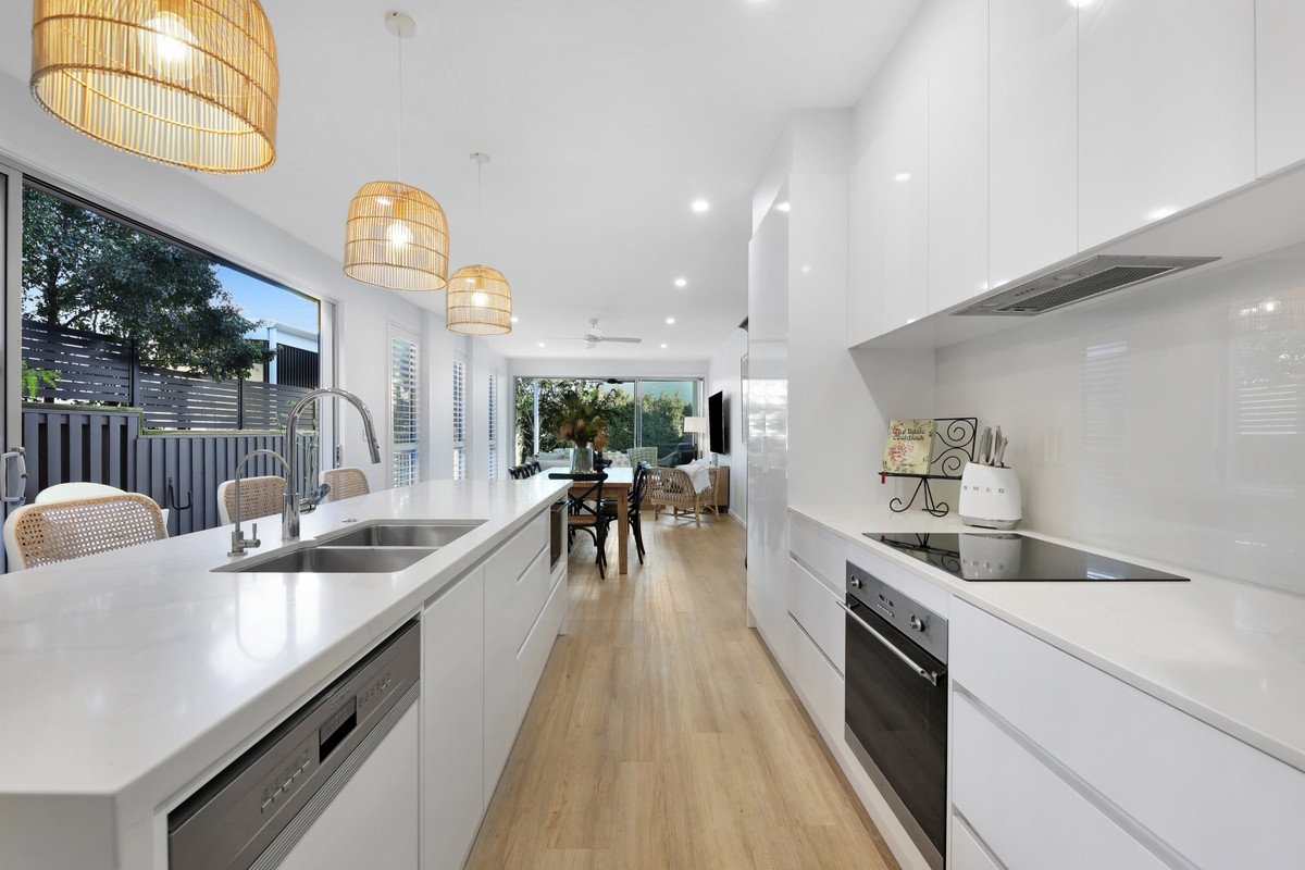 20a Sunshine Parade MIAMI 5