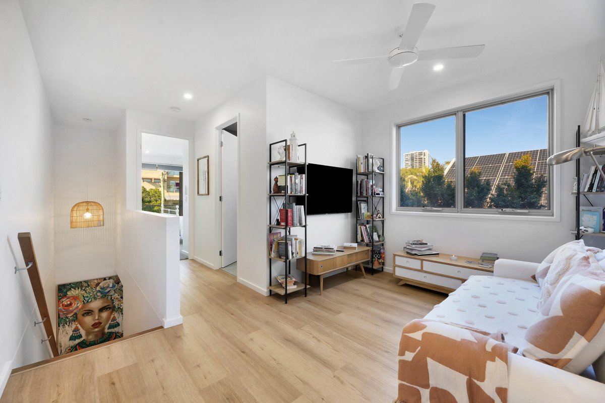 20a Sunshine Parade MIAMI 10