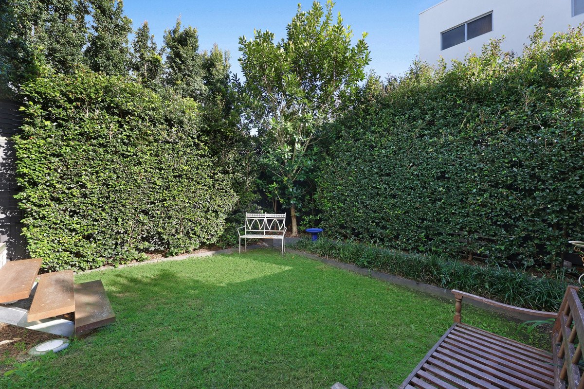 20a Sunshine Parade MIAMI 16