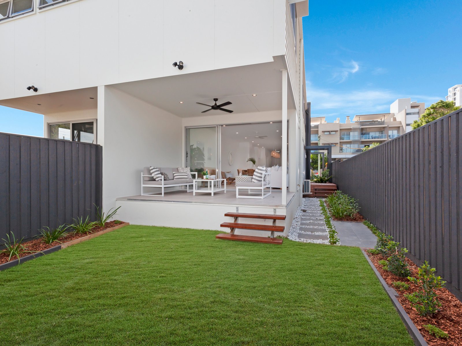 20a Sunshine Parade MIAMI 15