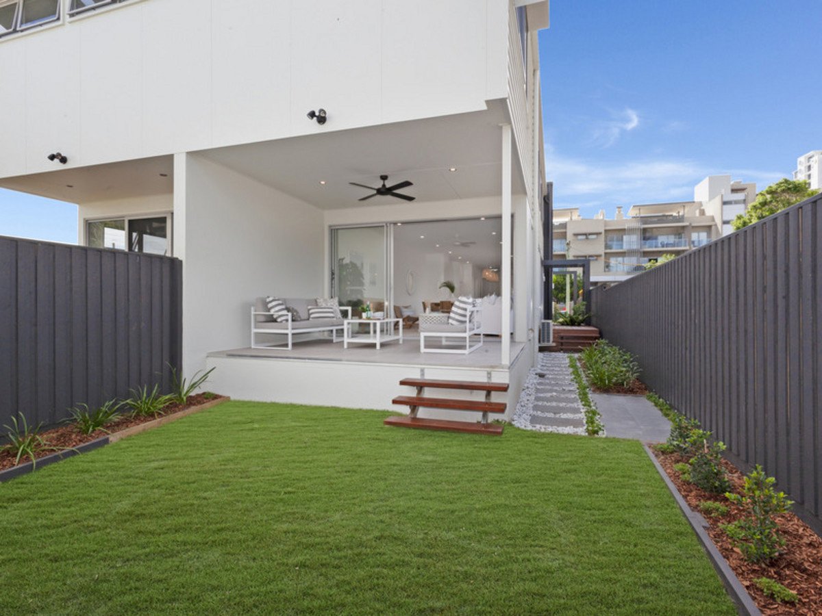 20a Sunshine Parade MIAMI 14