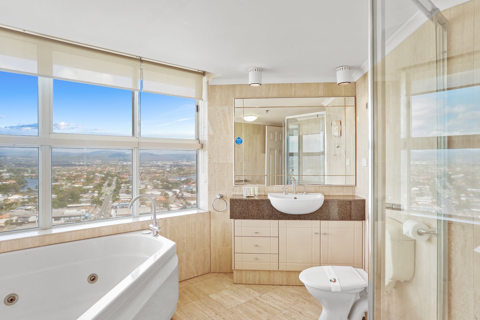 20E/238 The Esplanade BURLEIGH HEADS 3