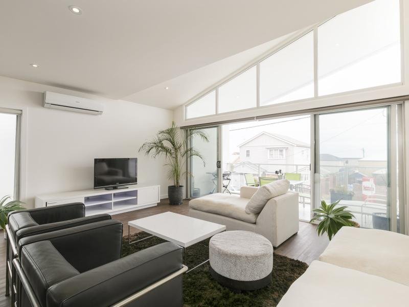 Gallery: 2/1-1A Bath Street