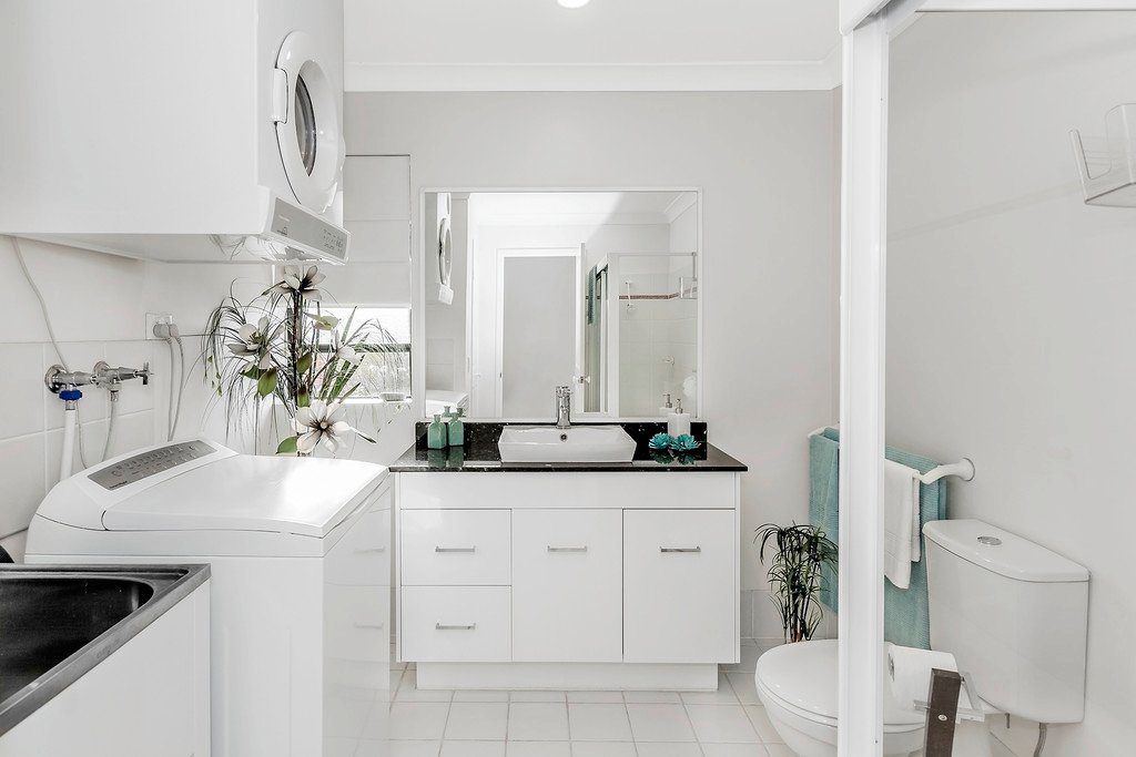 21 25-27 Commerce Drive ROBINA 4