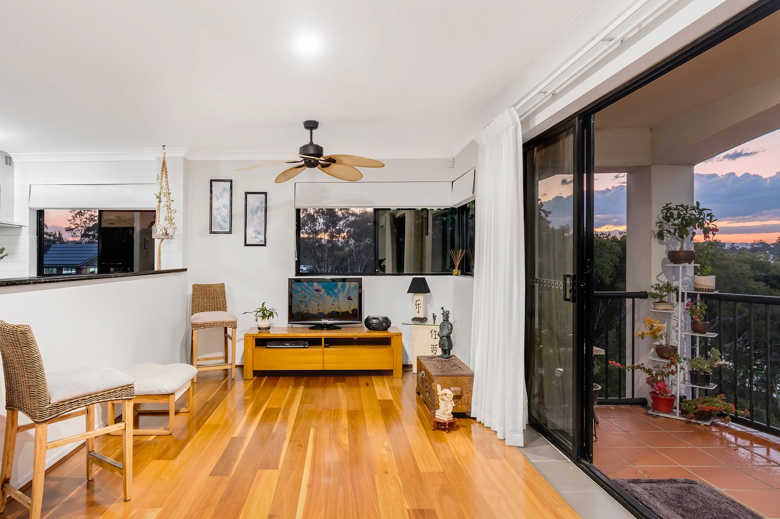 21 25-27 Commerce Drive ROBINA 4