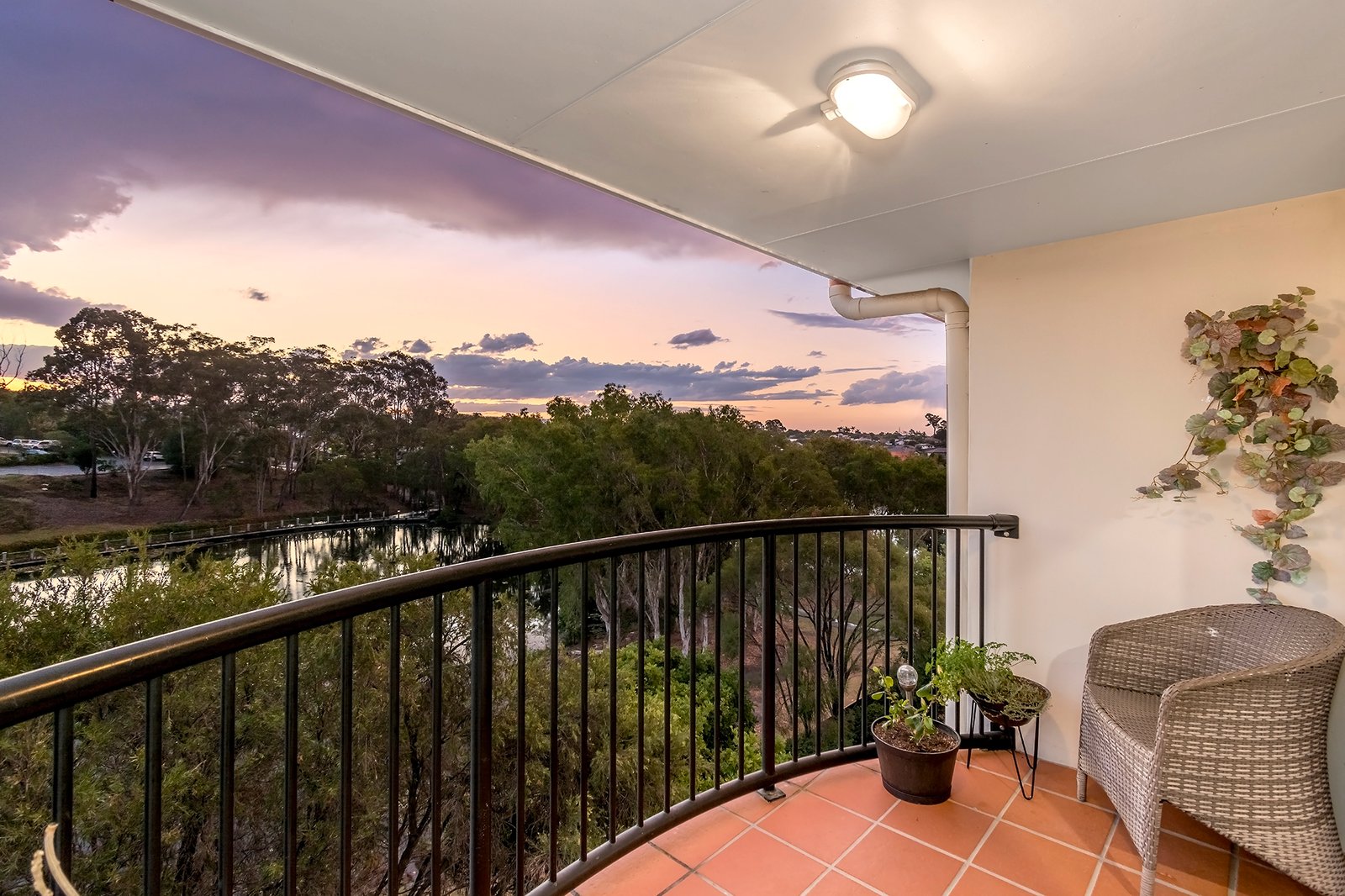 21 25-27 Commerce Drive ROBINA 9