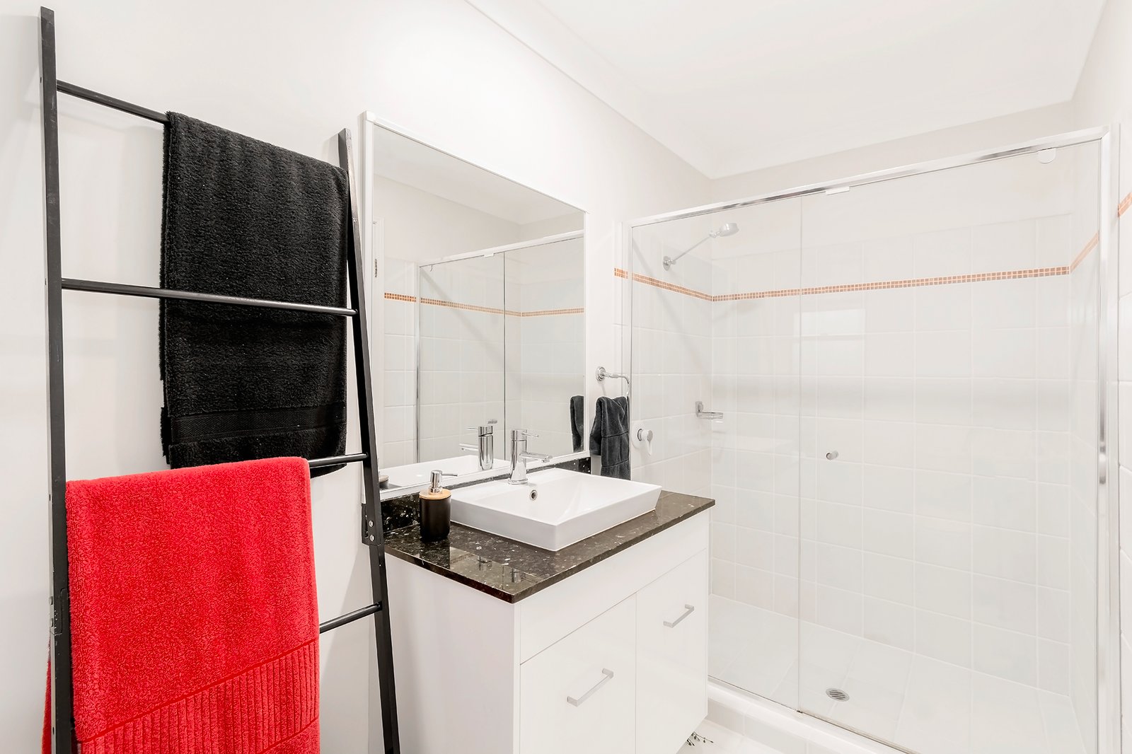 21 25-27 Commerce Drive ROBINA 11