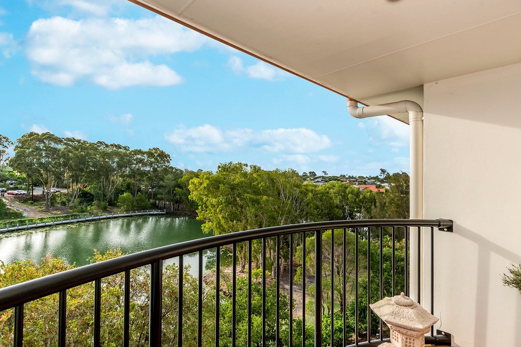 21 25-27 Commerce Drive ROBINA 11