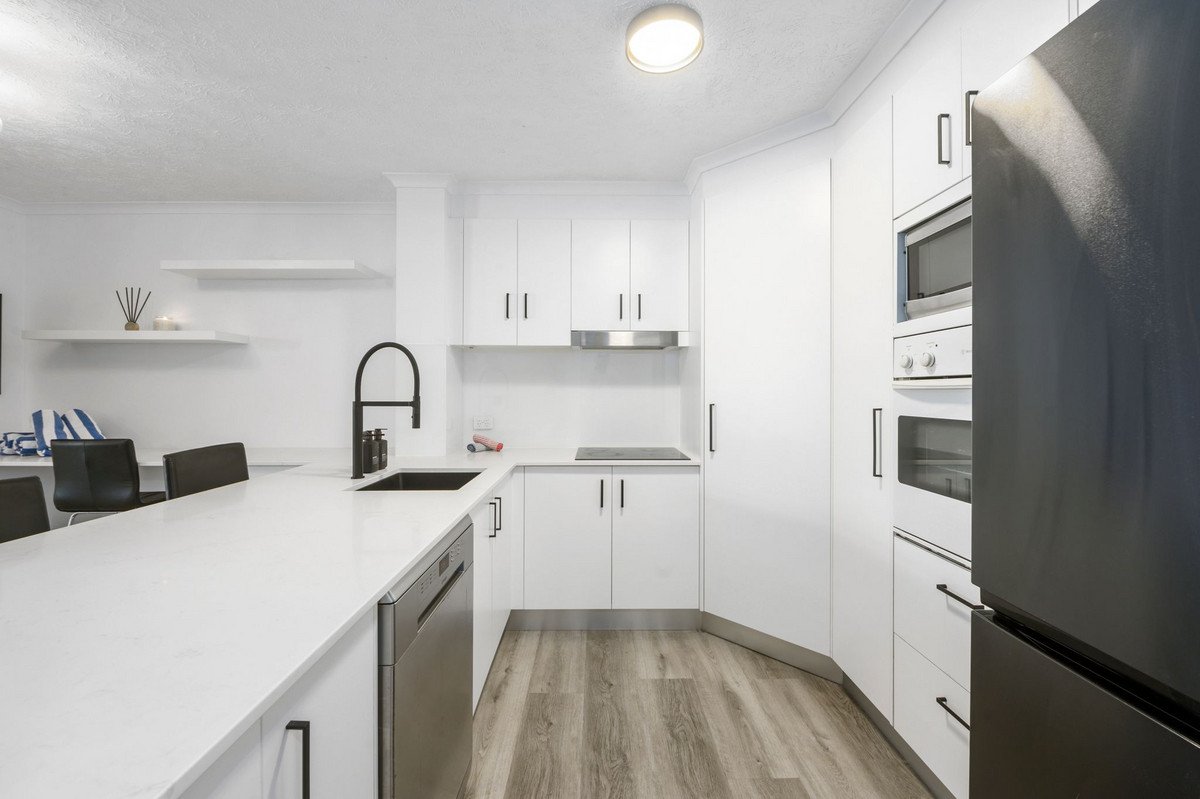 2/1-5 Tallebudgera Drive Palm Beach 1