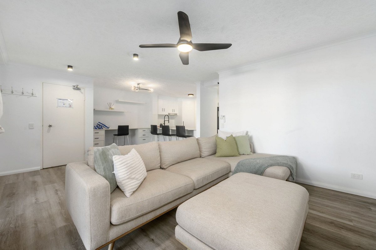 2/1-5 Tallebudgera Drive Palm Beach 5