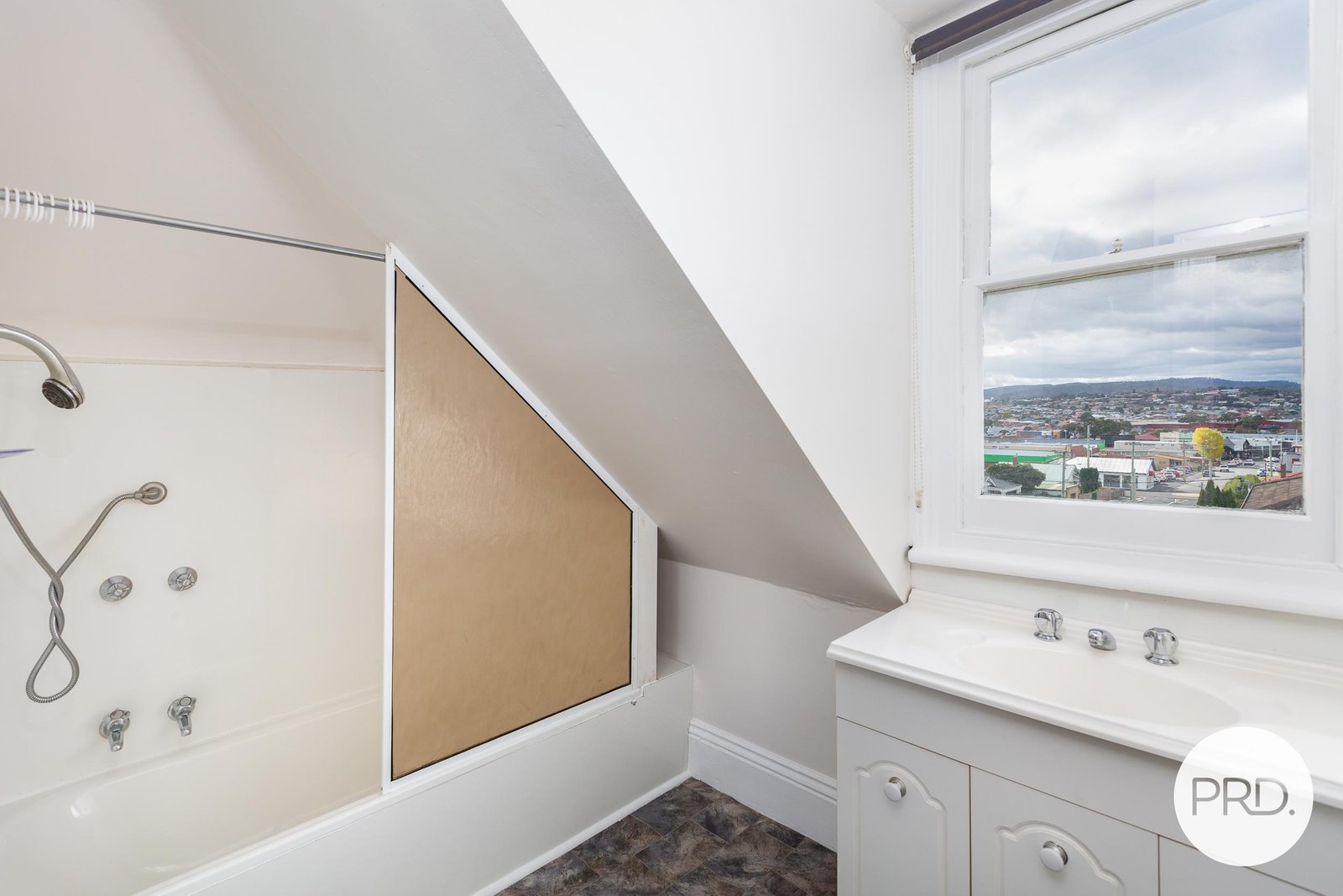 2/1 Albert Road MOONAH 9