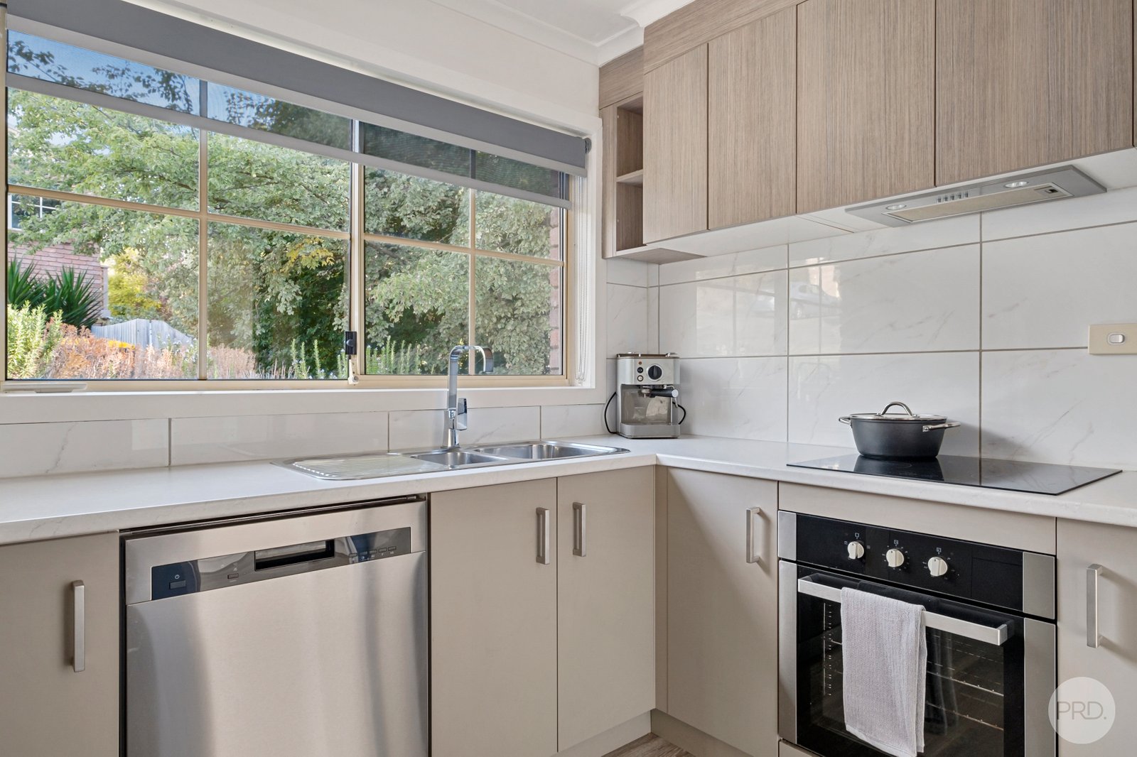 2/1 Allport Place LENAH VALLEY 4