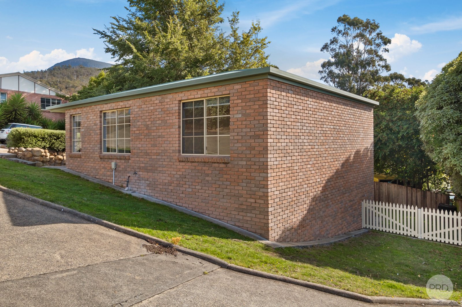 2/1 Allport Place LENAH VALLEY 21