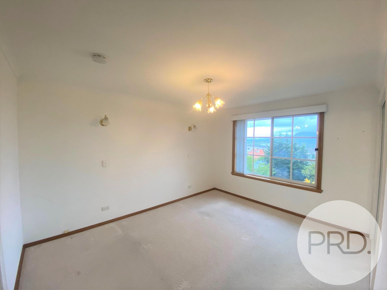 2/1 Alt na Craig Avenue MOUNT STUART 8