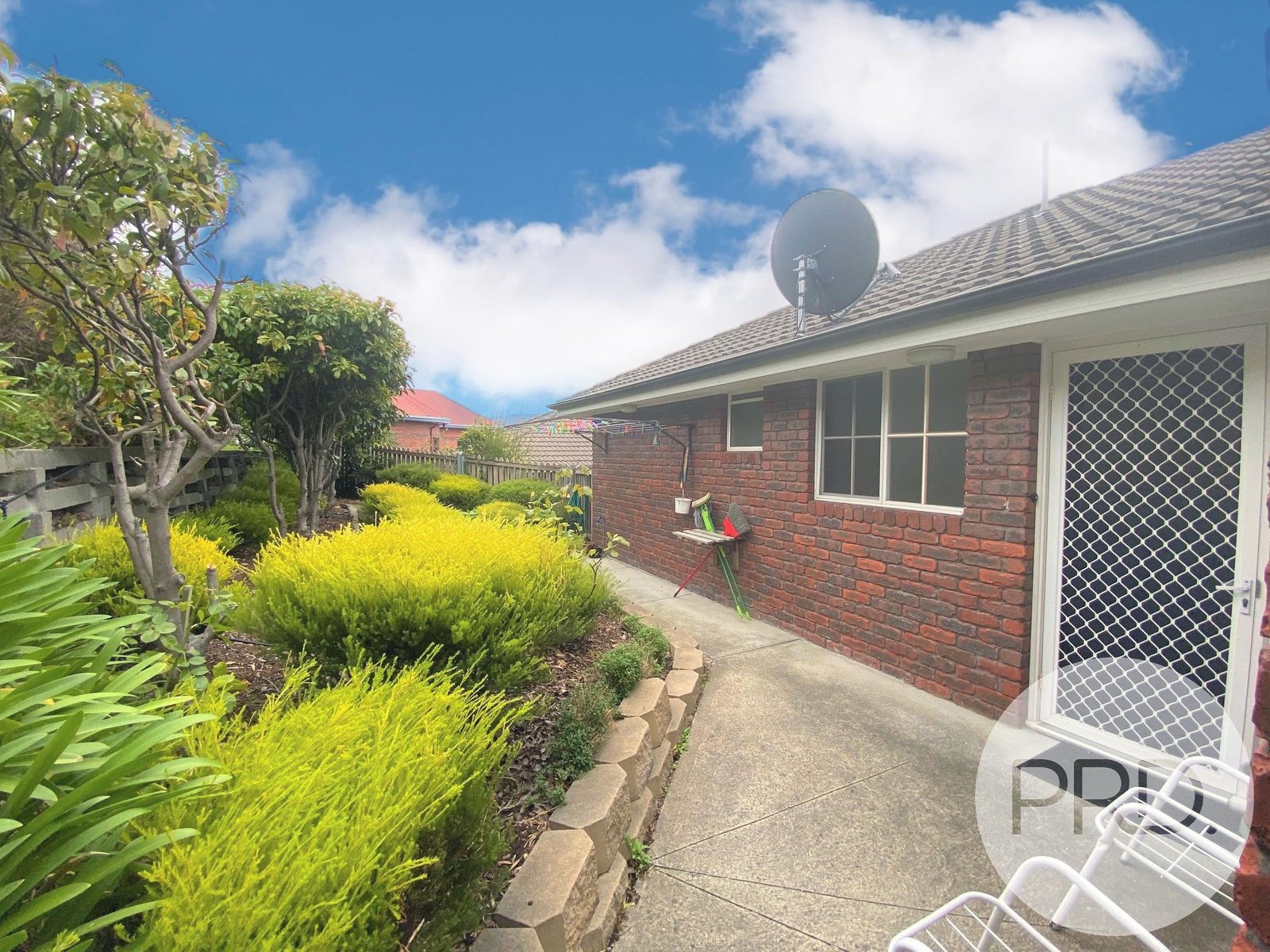 2/1 Alt na Craig Avenue MOUNT STUART 16
