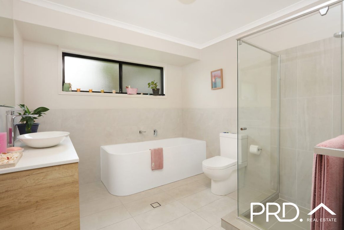 21 Altissimo Close VARSITY LAKES 8