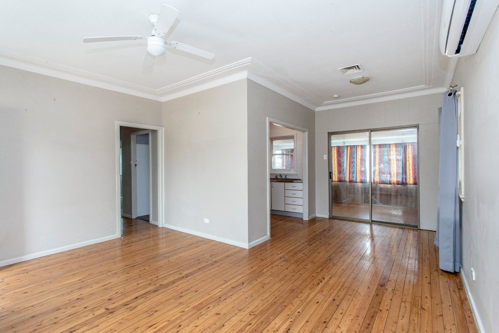 21 Anthony Crescent,  KINGSWOOD 7