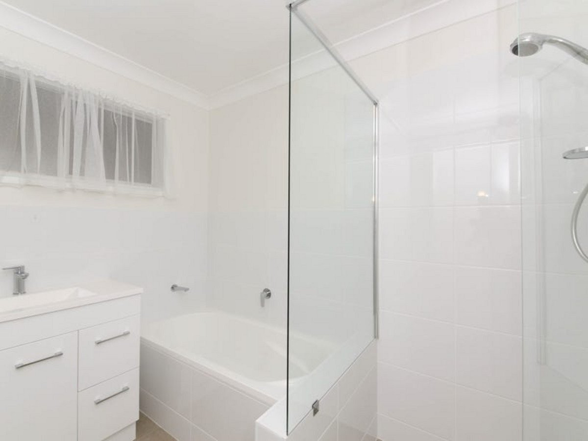 21 Anthony Drive BURLEIGH WATERS 1