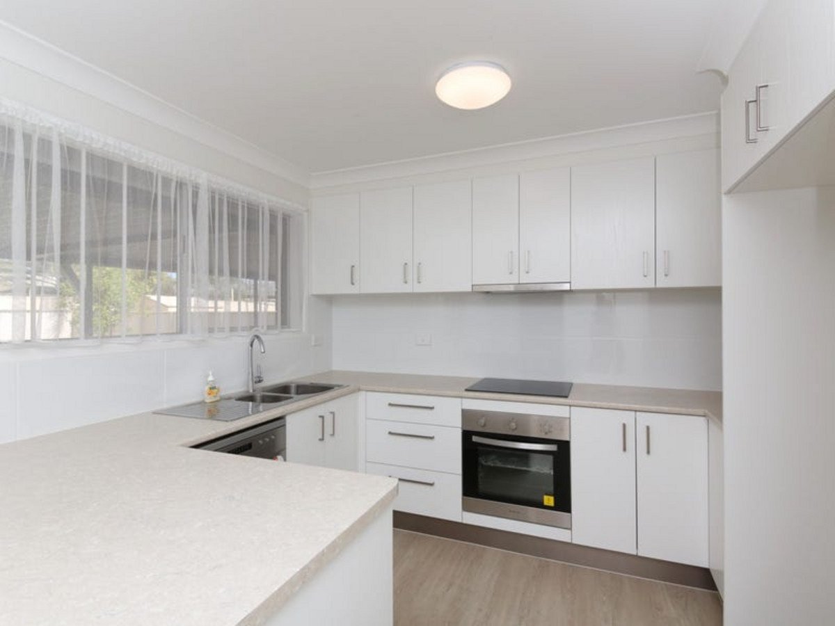 21 Anthony Drive BURLEIGH WATERS 2