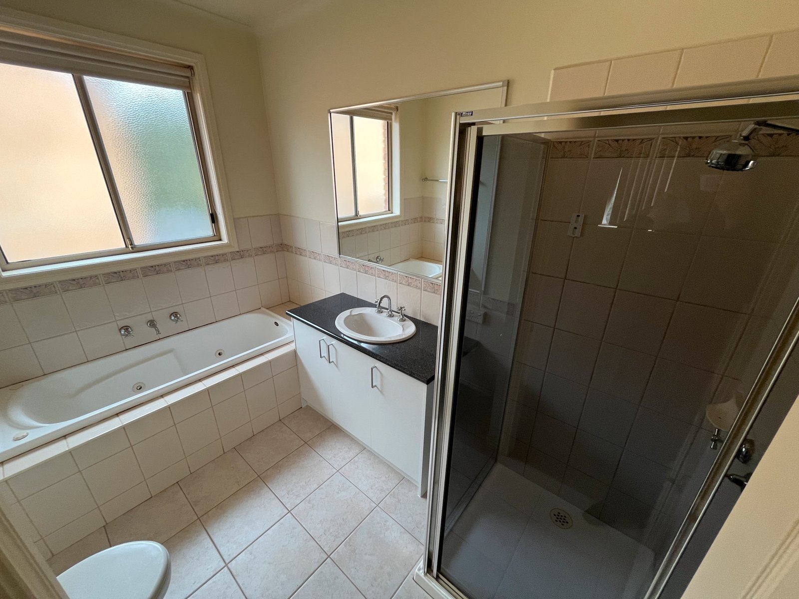 Gallery: 2/1 Ashburn Grove