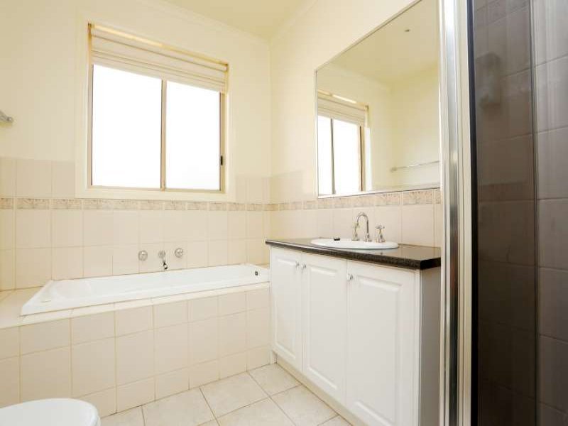 Gallery: 2/1 Ashburn Grove