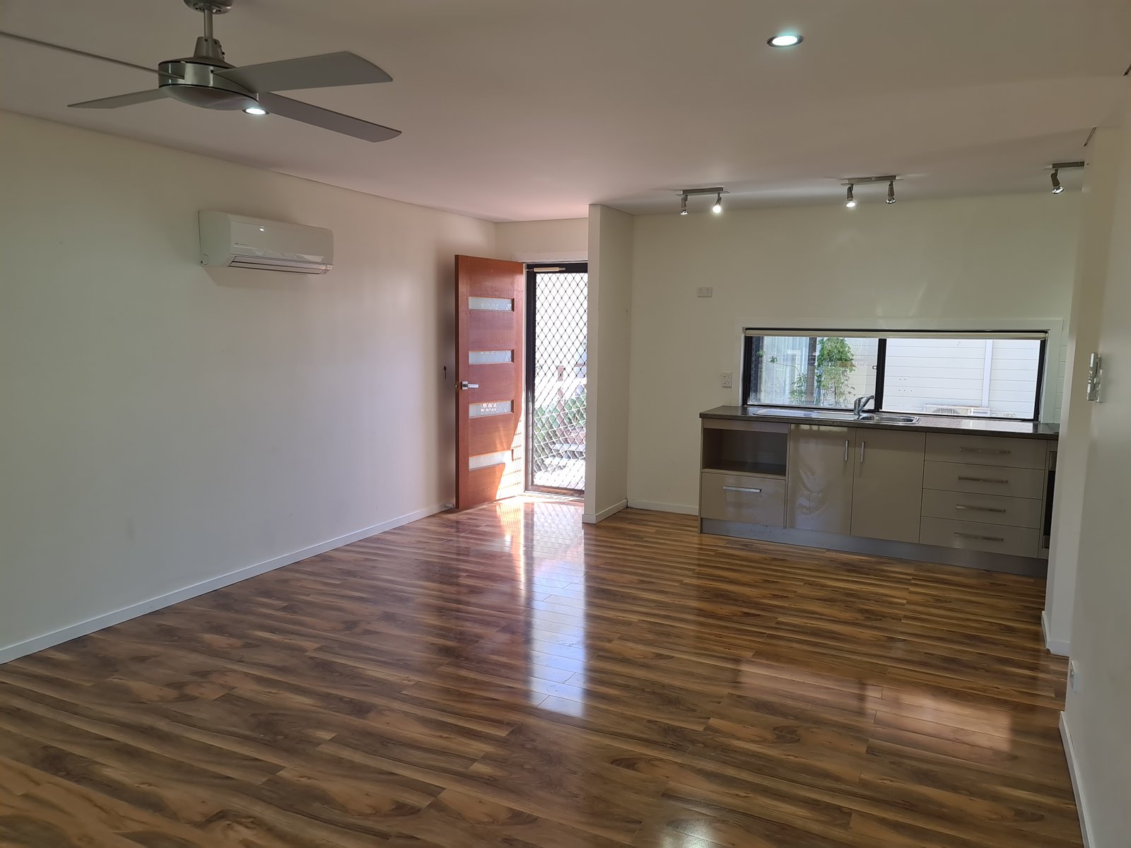 21 Awoonga Dam Road BENARABY 15