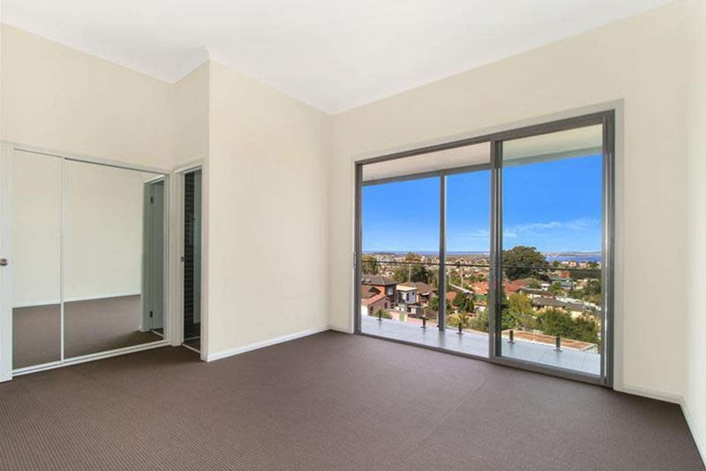 2/1 Backhouse Ln  LAKE HEIGHTS 4