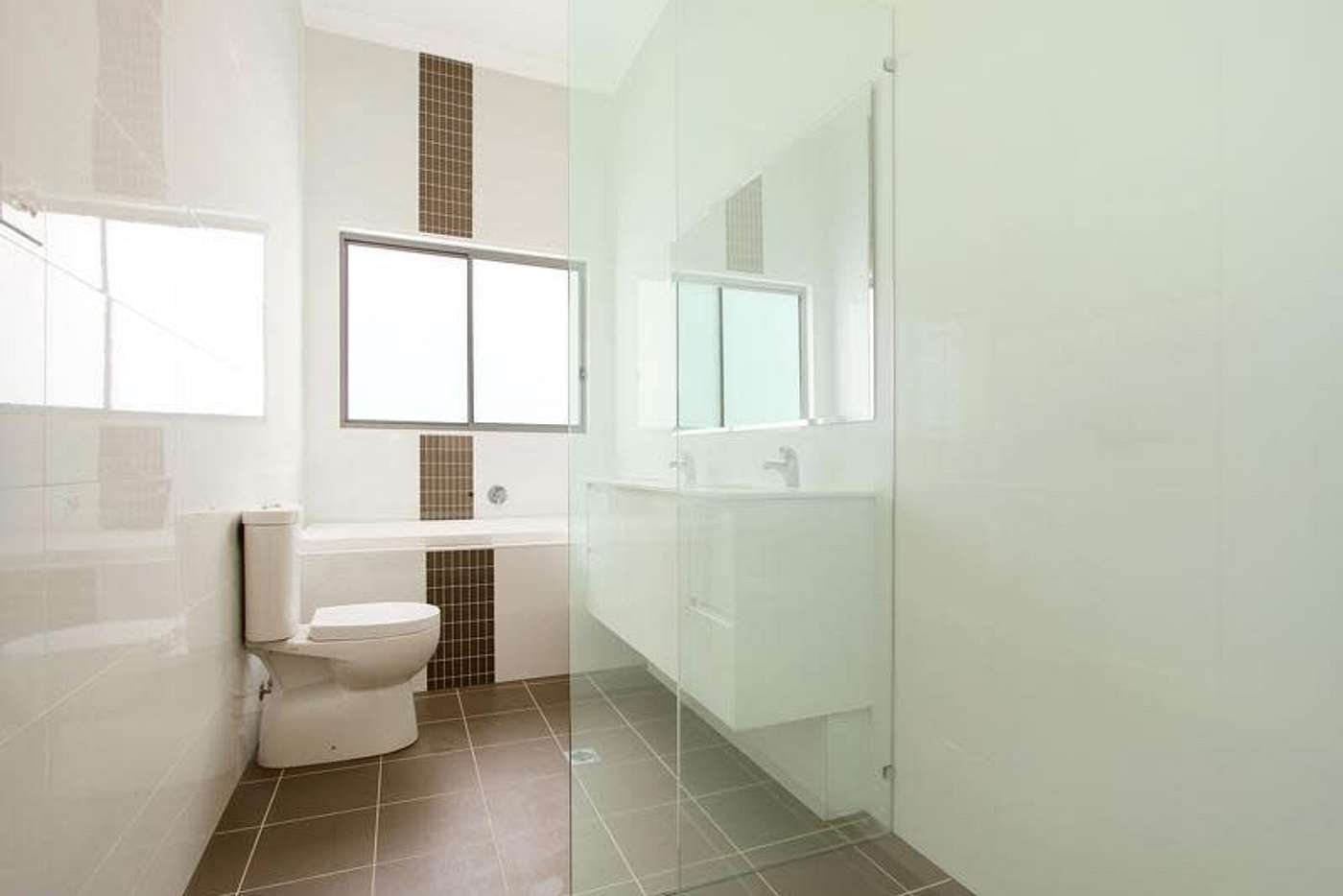 2/1 Backhouse Ln  LAKE HEIGHTS 5