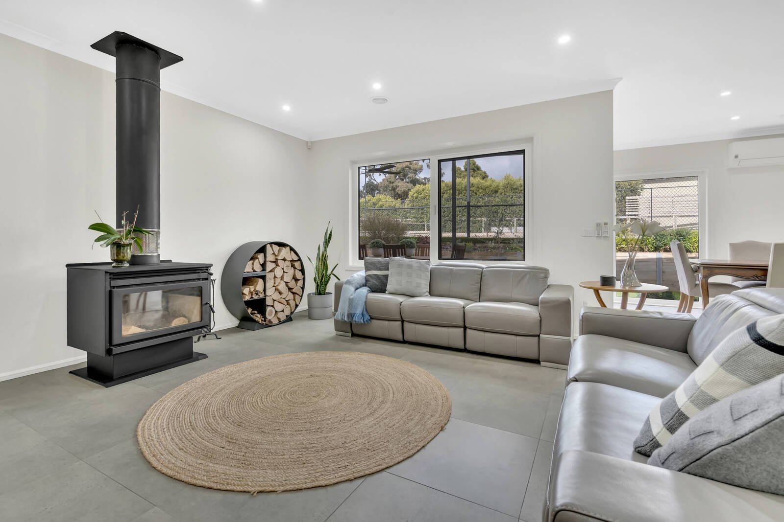 Real Estate and Property in 21 Ballymoyer Mews, Woodend, VIC