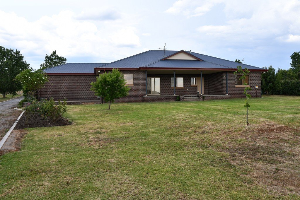 21 Barrington Drive TAMWORTH 3