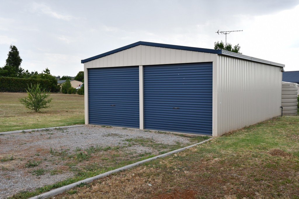 21 Barrington Drive TAMWORTH 4