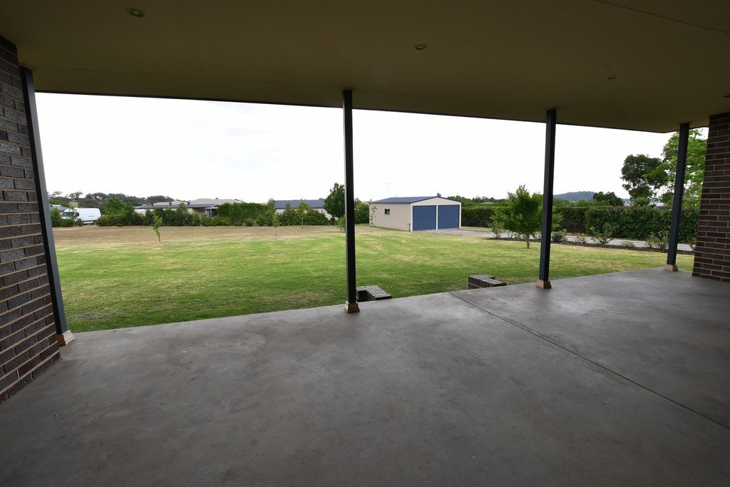 21 Barrington Drive TAMWORTH 5