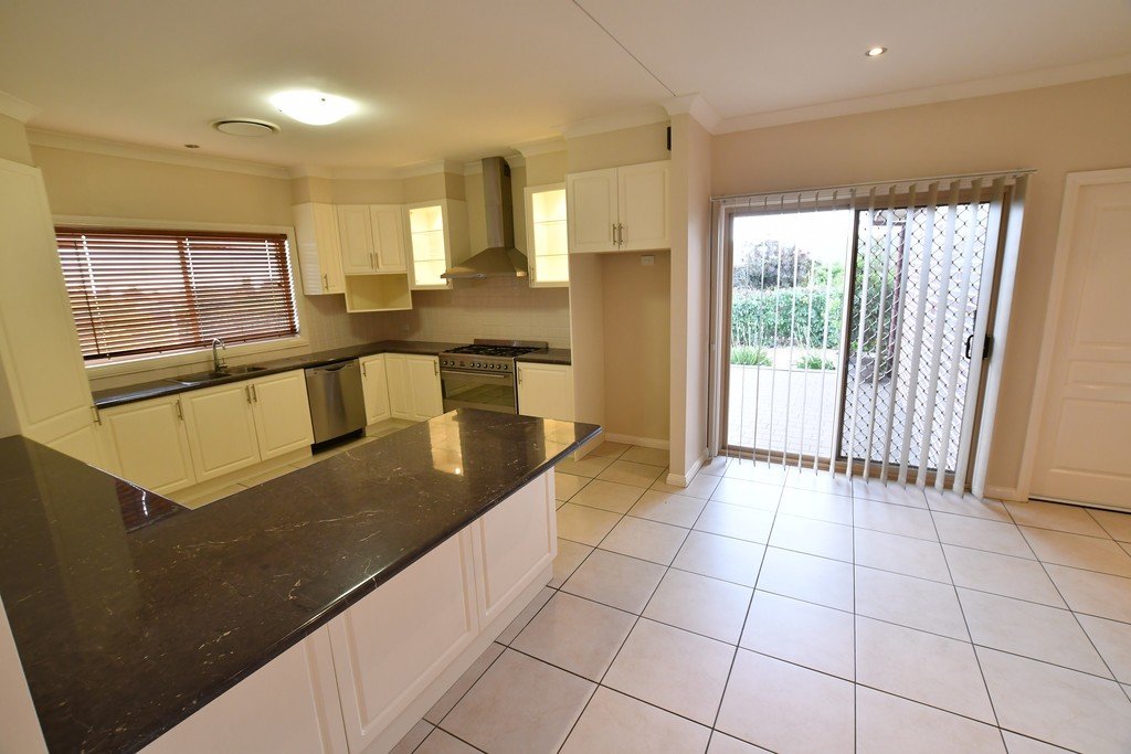 21 Barrington Drive TAMWORTH 14