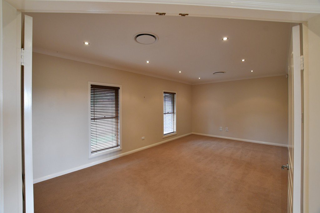 21 Barrington Drive TAMWORTH 15