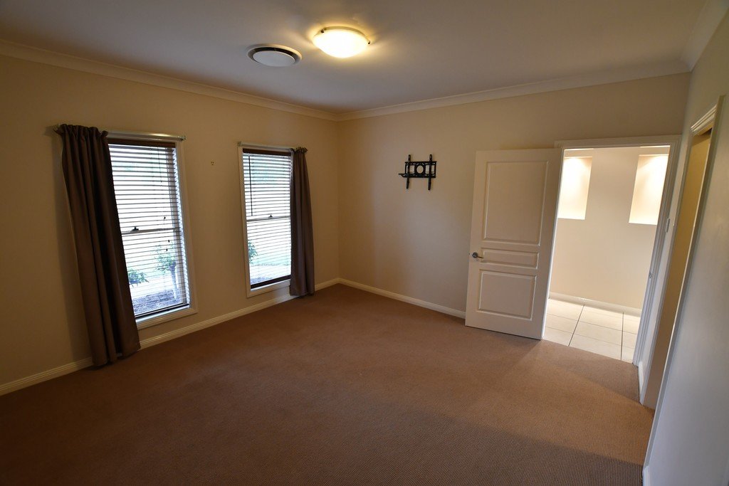 21 Barrington Drive TAMWORTH 17