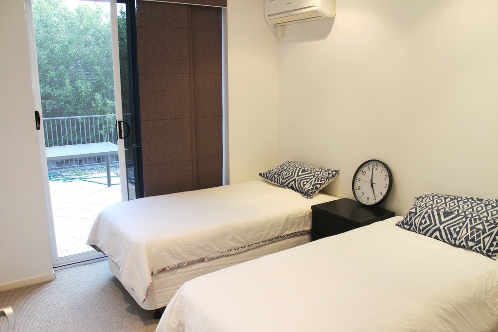 2/1 BEACH Avenue TANNUM SANDS 6